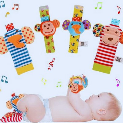 hochet_bébé_en_peluche